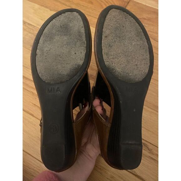 Mia women’s brown beaded Greek slip on open toed low wedge sandal size 6.5 - Picture 5 of 9